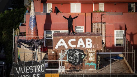 Los Mossos desalojan las casas ocupadas del Kubo y la Ru&iuml;na de Barcelona y detienen a 7 personas