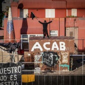 Los Mossos desalojan las casas ocupadas del Kubo y la Ruïna de Barcelona y detienen a 7 personas