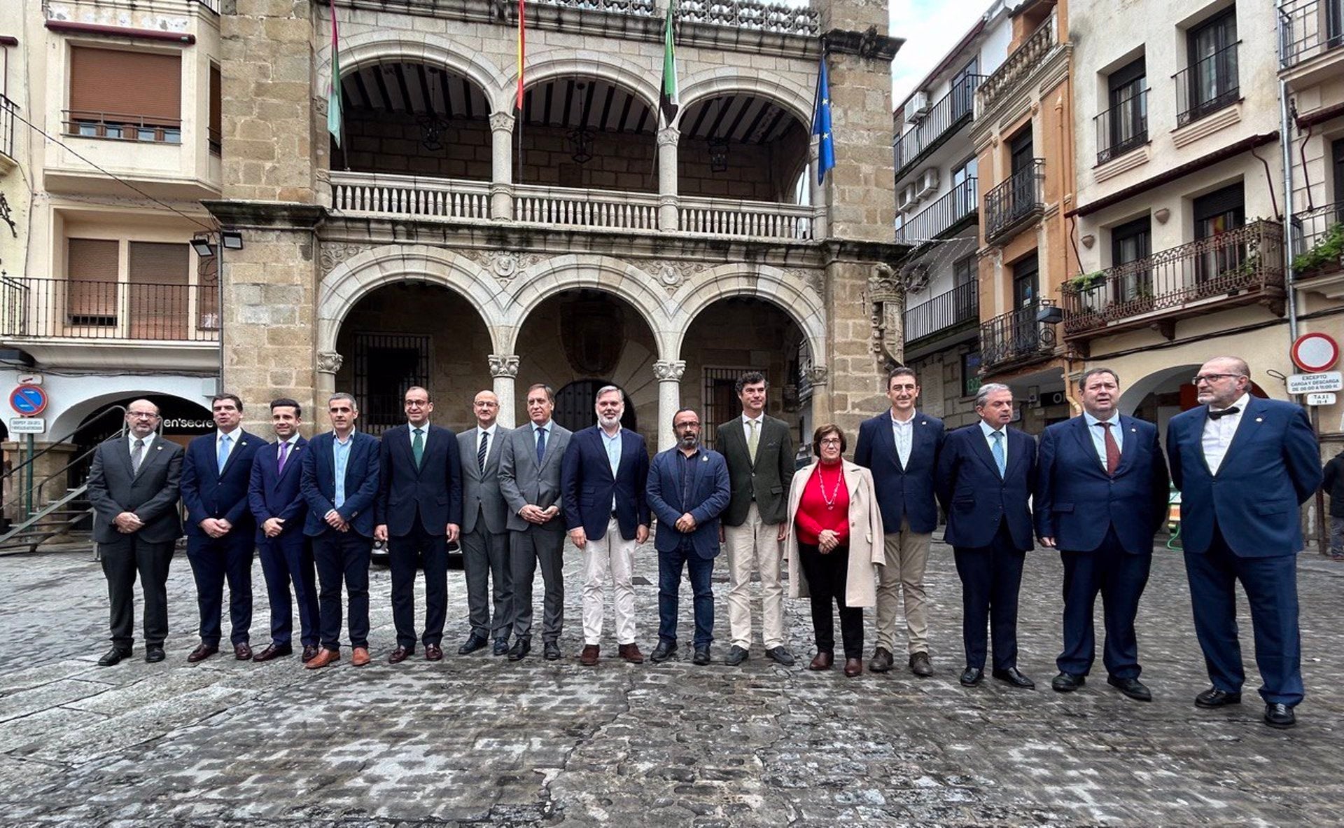 Las instituciones que impulsan el corredor ferroviario Ruta de la Plata piden en Plasencia una reunión al Ministerio de Transportes Las instituciones que impulsan el corredor ferroviario Ruta de la Plata piden en Plasencia una reunión al Ministerio de Transportes