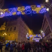 Alumbrado y ambiente navideño en Sevilla, en foto de archivo. Alumbrado y ambiente navideño en Sevilla, en foto de archivo.