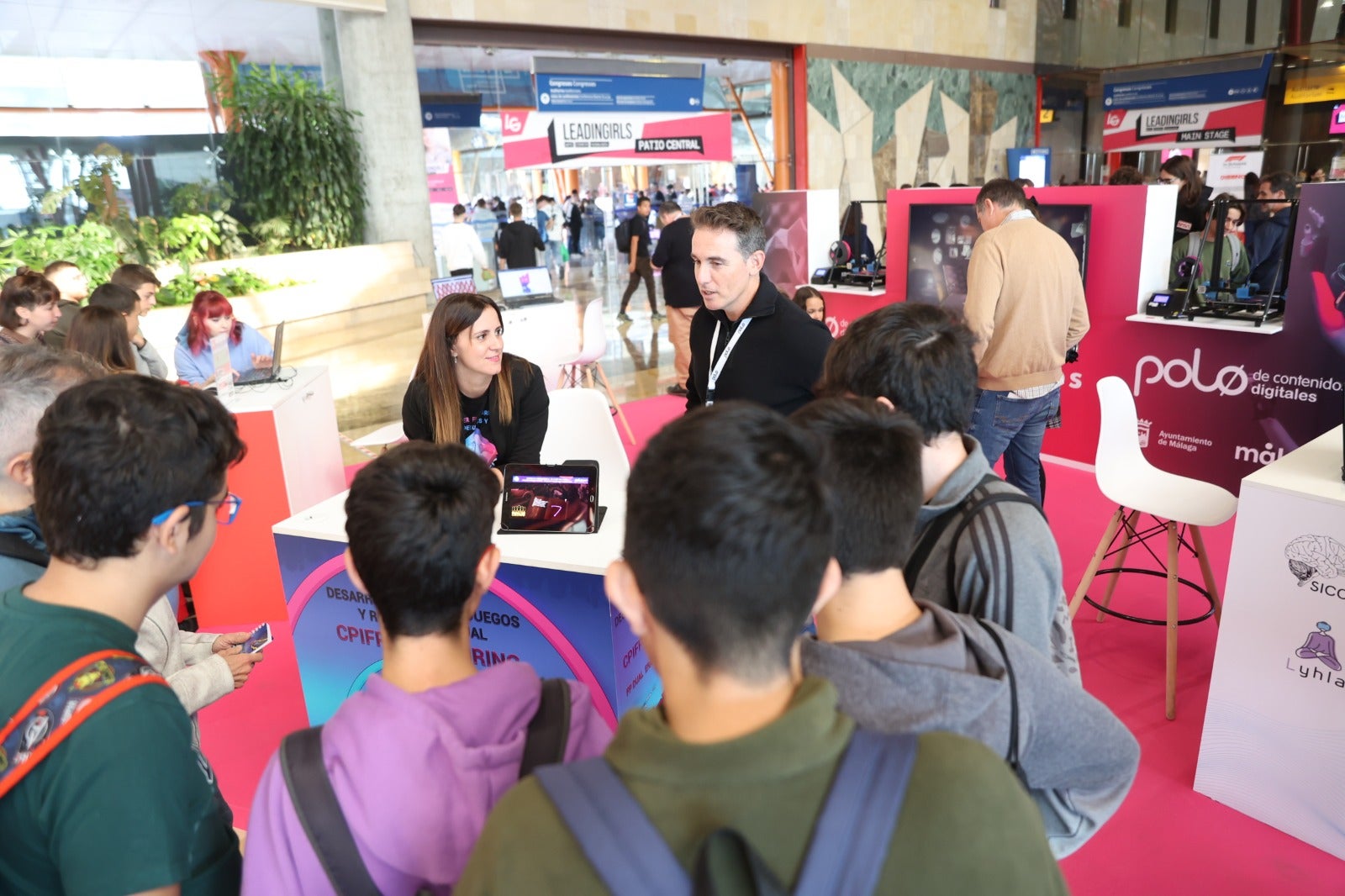 "Leading Girls" reúne desde hoy a una treintena de tecnológicas para exhibir el potencial de las disciplinas STEAM a potenciales universitarios "Leading Girls" reúne desde hoy a una treintena de tecnológicas para exhibir el potencial de las disciplinas STEAM a potenciales universitarios