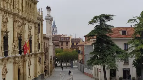El Consorcio Alcalá de Henares Patrimonio de la Humanidad presenta el libro "Alcalá de Henares Patrimonio de la Humanidad. 25 años" Plaza de San Diego de Alcalá de Henares y fachada de la Universidad de Alcalá