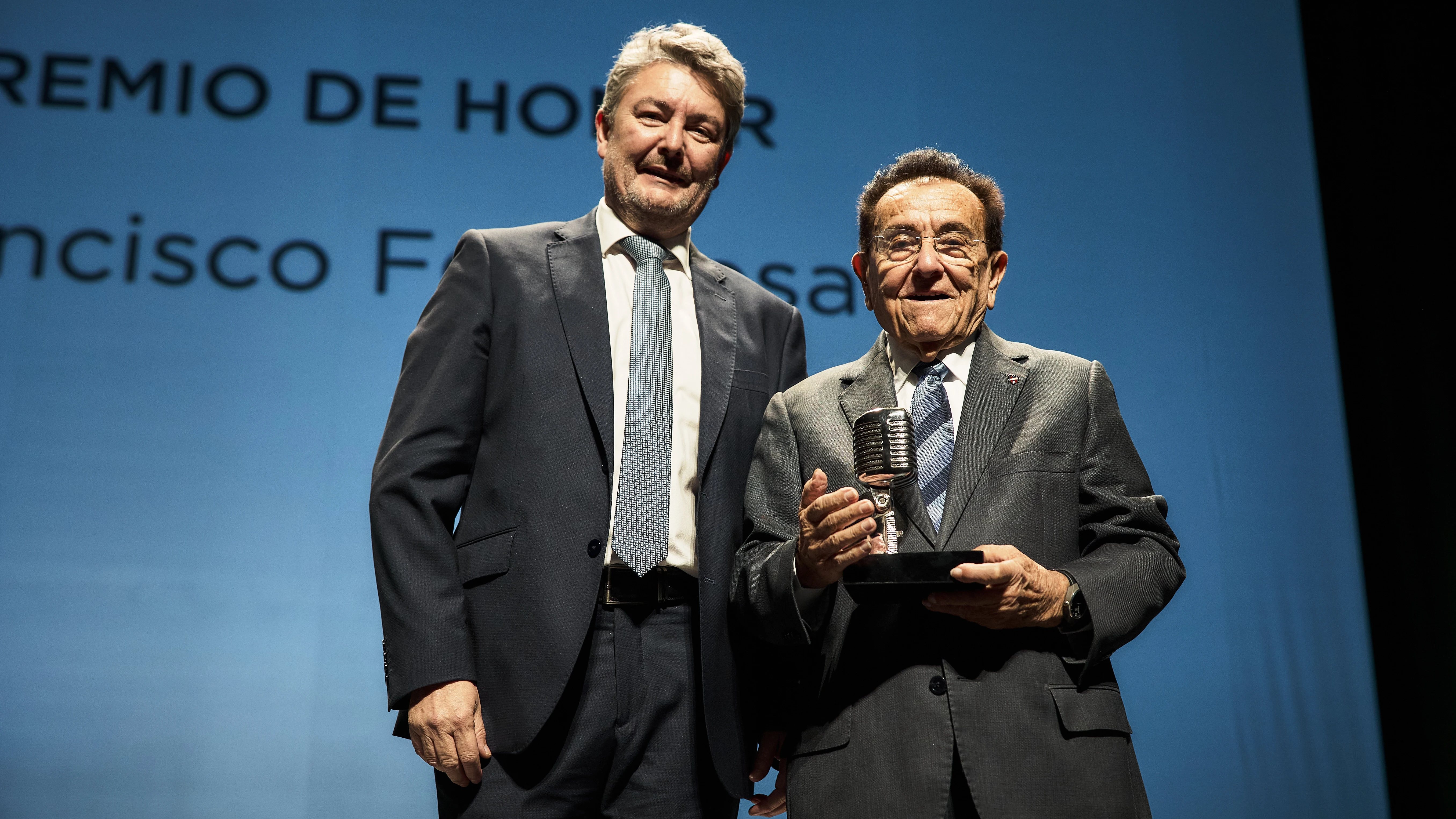 Paco Fenollosa recibe el "valenciano de honor" Paco Fenollosa recibe el "valenciano de honor"