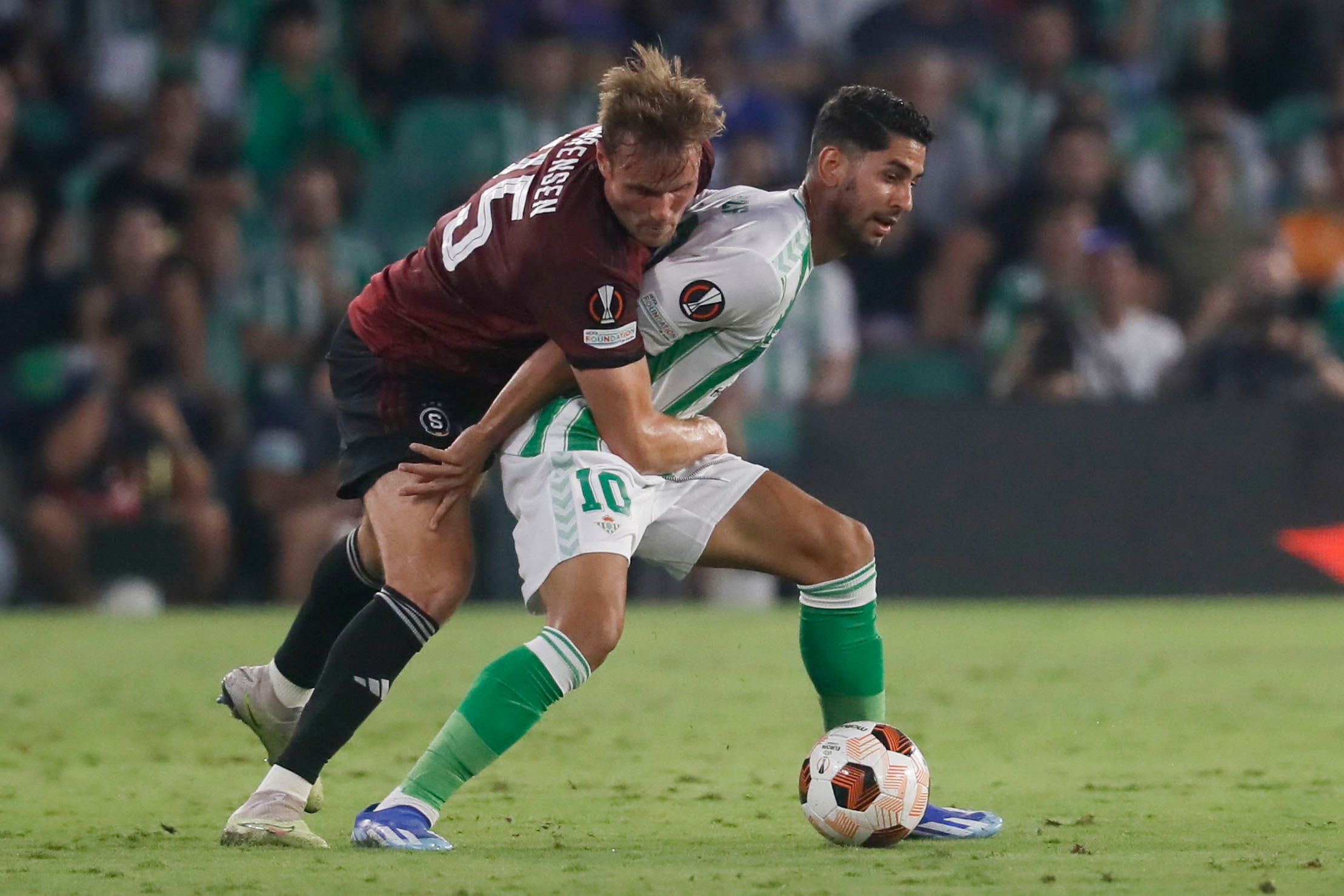 Un Betis enrachado, a sellar el pase de ronda en Praga Un Betis enrachado, a sellar el pase de ronda en Praga