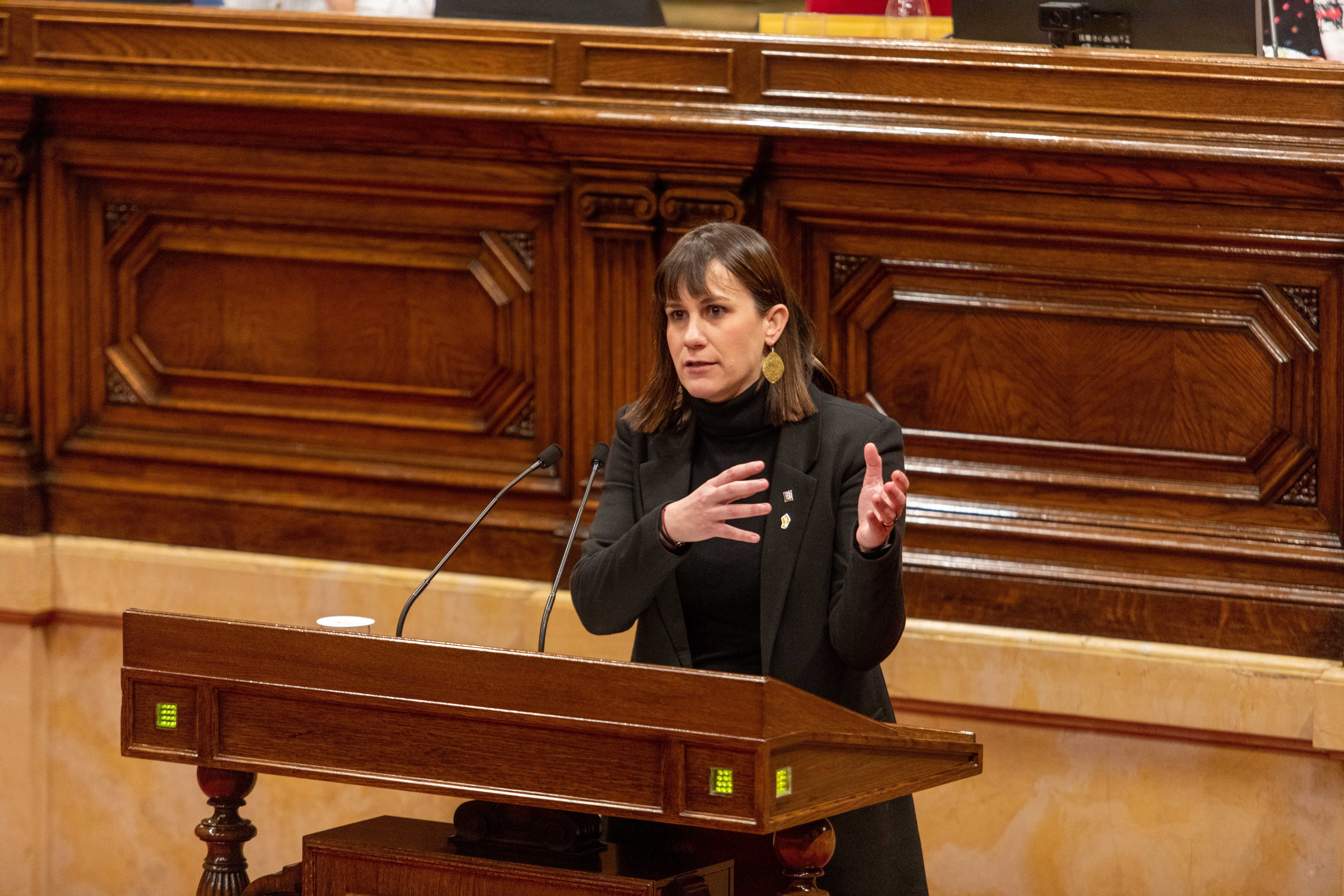 Malestar en Junts con Aurora Madaula tras hablar en el Parlament de "violencias silenciosas de compañeros" Malestar en Junts con Aurora Madaula tras hablar en el Parlament de "violencias silenciosas de compañeros"
