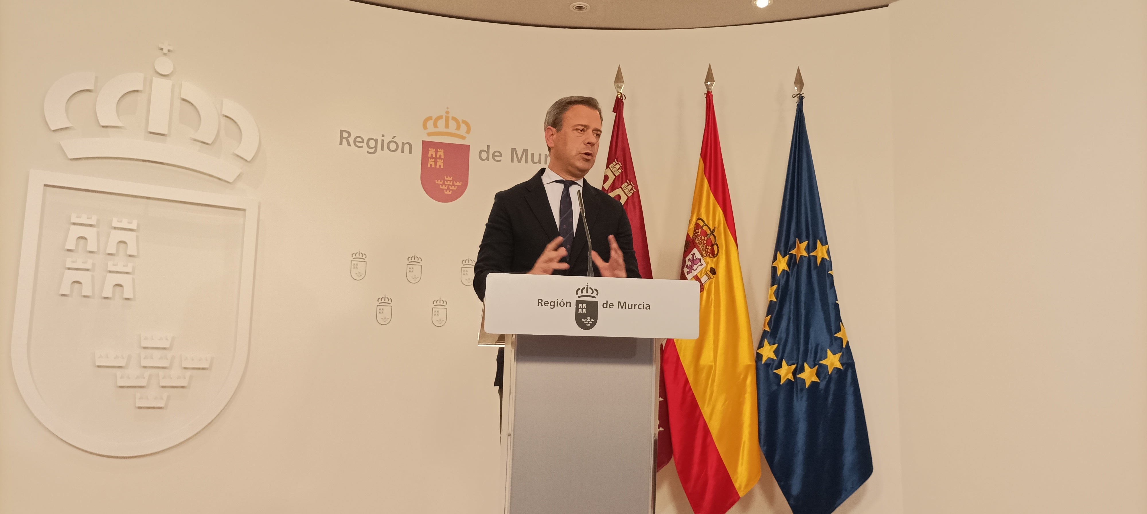 El Gobierno regional destinará 330.000 euros para los ocho municipios de menos de 5.000 habitantes El Gobierno regional destinará 330.000 euros para los ocho municipios de menos de 5.000 habitantes