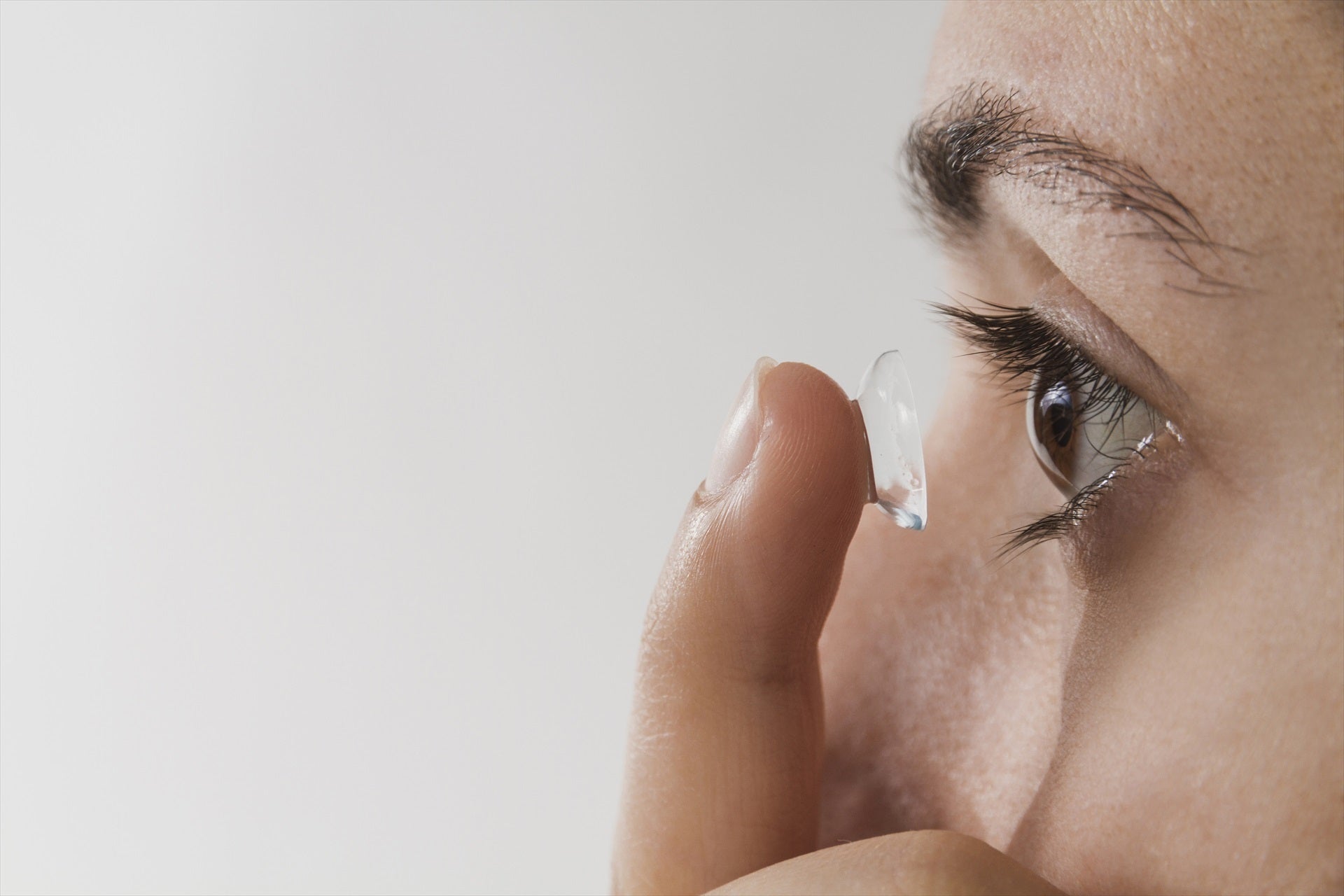 Estos son los peligros asociados al mal uso de las lentillas Estos son los peligros asociados al mal uso de las lentillas