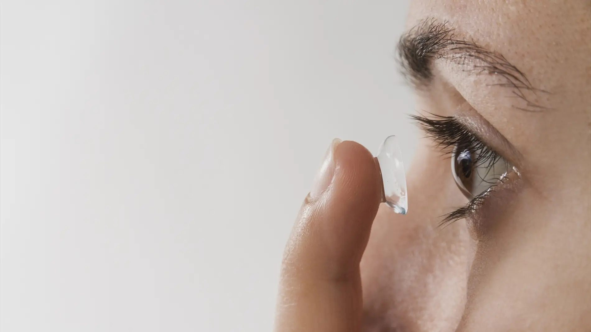 Estos son los peligros asociados al mal uso de las lentillas