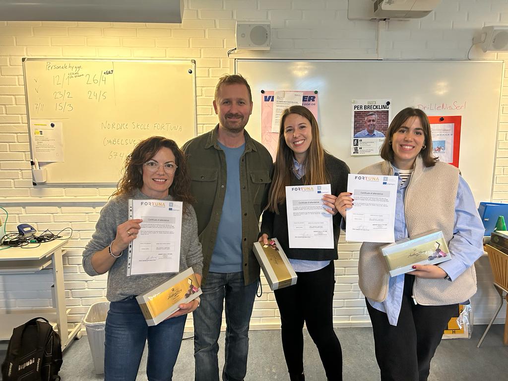 De Almoradí a Dinamarca: El Colegio Canales y Martínez de Almoradí se sumerge en el modelo educativo danés De Almoradí a Dinamarca: El Colegio Canales y Martínez de Almoradí se sumerge en el modelo educativo danés