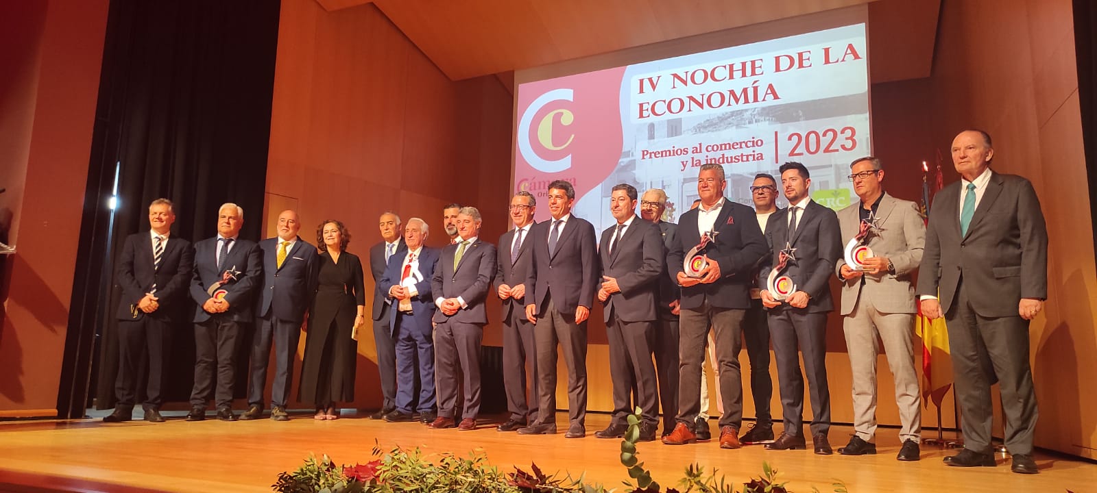 Cámara Orihuela celebra la cuarta Noche de la Economía y entrega los premios al comercio y la industria oriolana Cámara Orihuela celebra la cuarta Noche de la Economía y entrega los premios al comercio y la industria oriolana
