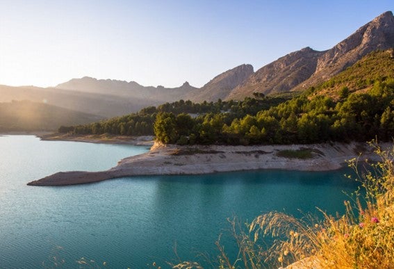 Benimantell suspende temporalmente la concesión de licencias de construcción en el Pantano de Guadalest. Benimantell suspende temporalmente la concesión de licencias de construcción en el Pantano de Guadalest.
