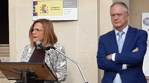 Pilar Bernabé junto al subdelegado en Alicante, Carlos Sánchez Heras hoy en Alicante Pilar Bernabé junto al subdelegado en Alicante, Carlos Sánchez Heras hoy en Alicante