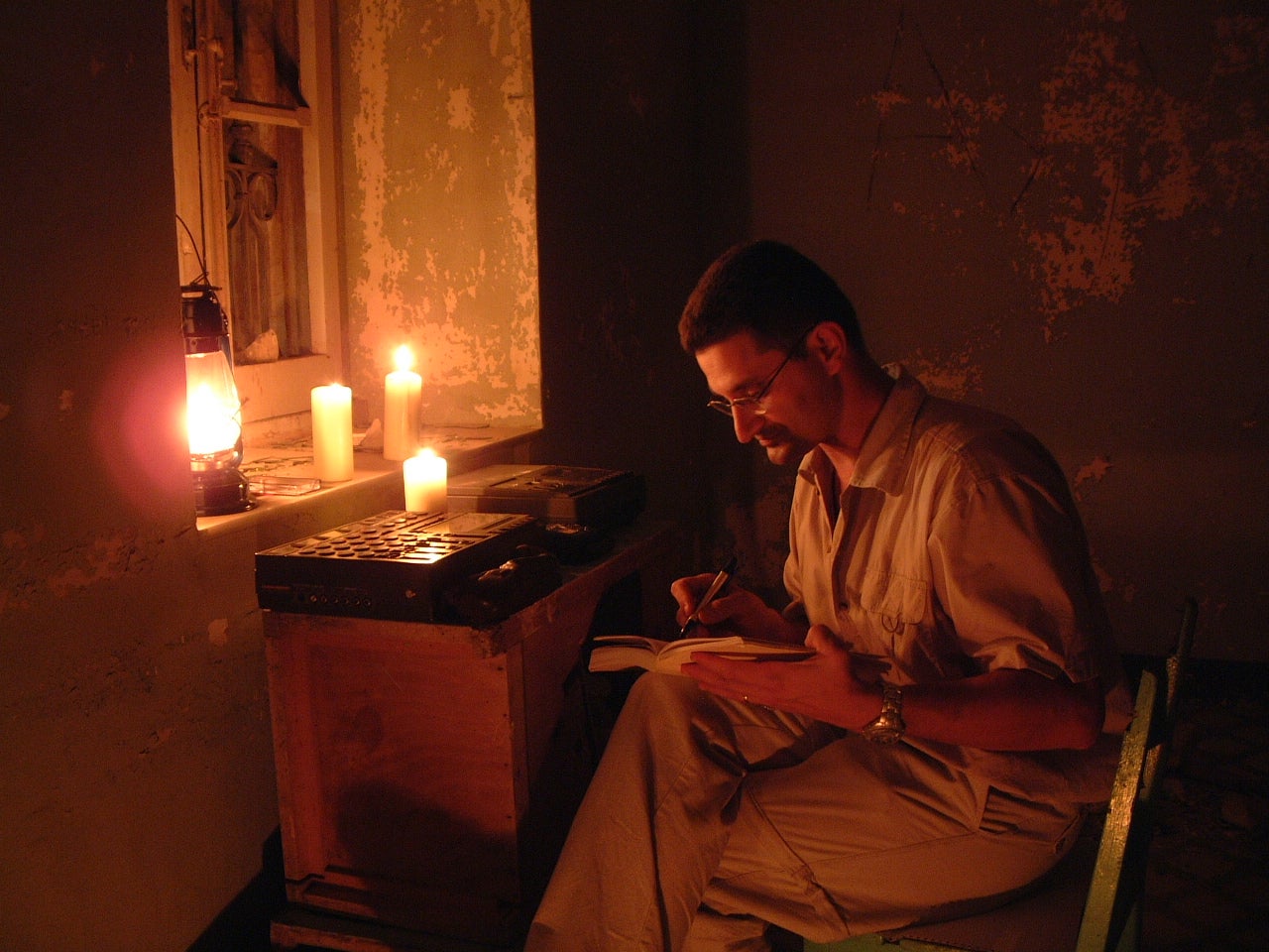 Pedro Amorós lanza una advertencia en Más de uno Alicante: "Hay puertas que no deberían abrirse... y espíritus que no perdonan" Pedro Amorós lanza una advertencia en Más de uno Alicante: "Hay puertas que no deberían abrirse... y espíritus que no perdonan"