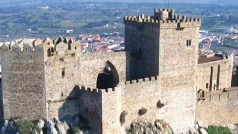 El pleno municipal de Alburquerque pide al Estado la condonación de la deuda de 12 millones de euros que mantiene El pleno municipal de Alburquerque pide al Estado la condonación de la deuda de 12 millones de euros que mantiene