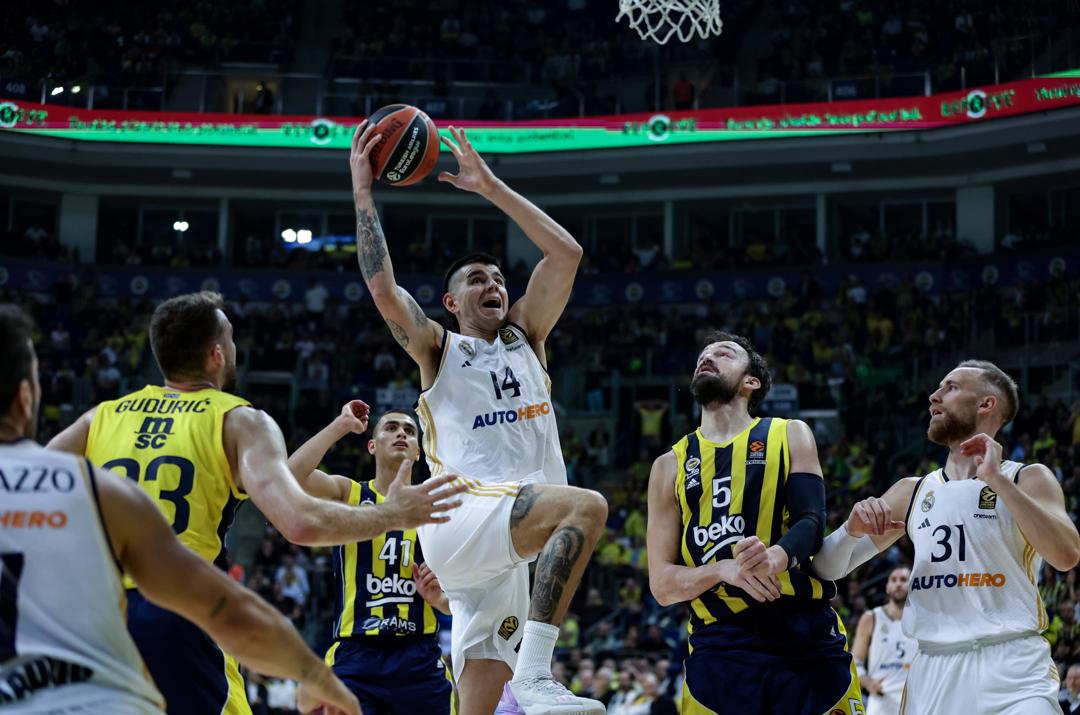 El Real Madrid cosecha su primera derrota en Euroliga El Real Madrid cosecha su primera derrota en Euroliga