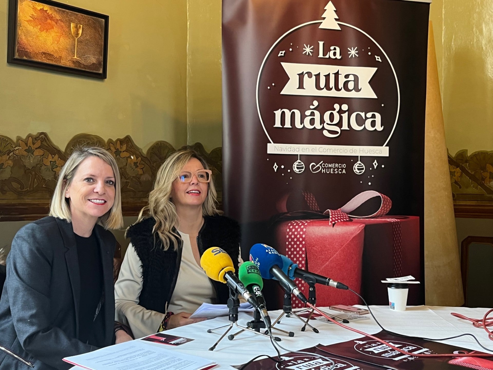 Los comerciantes de Huesca iluminan la Navidad con una "ruta mágica" Los comerciantes de Huesca iluminan la Navidad con una "ruta mágica"