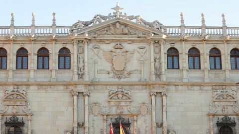 Cartel conmemorativo de los 25 a&ntilde;os de la declaraci&oacute;n de Alcal&aacute; de Henares como Ciudad Patrimonio de la Humanidad