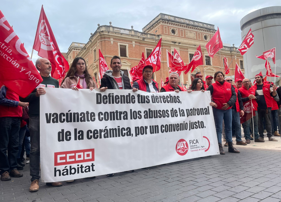 Más de 300 trabajadores se movilizan ante el "bloqueo" en el convenio colectivo Más de 300 trabajadores se movilizan ante el "bloqueo" en el convenio colectivo