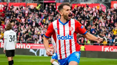 Stuani celebra la remontada del Girona ante el Valencia Stuani celebra la remontada del Girona ante el Valencia