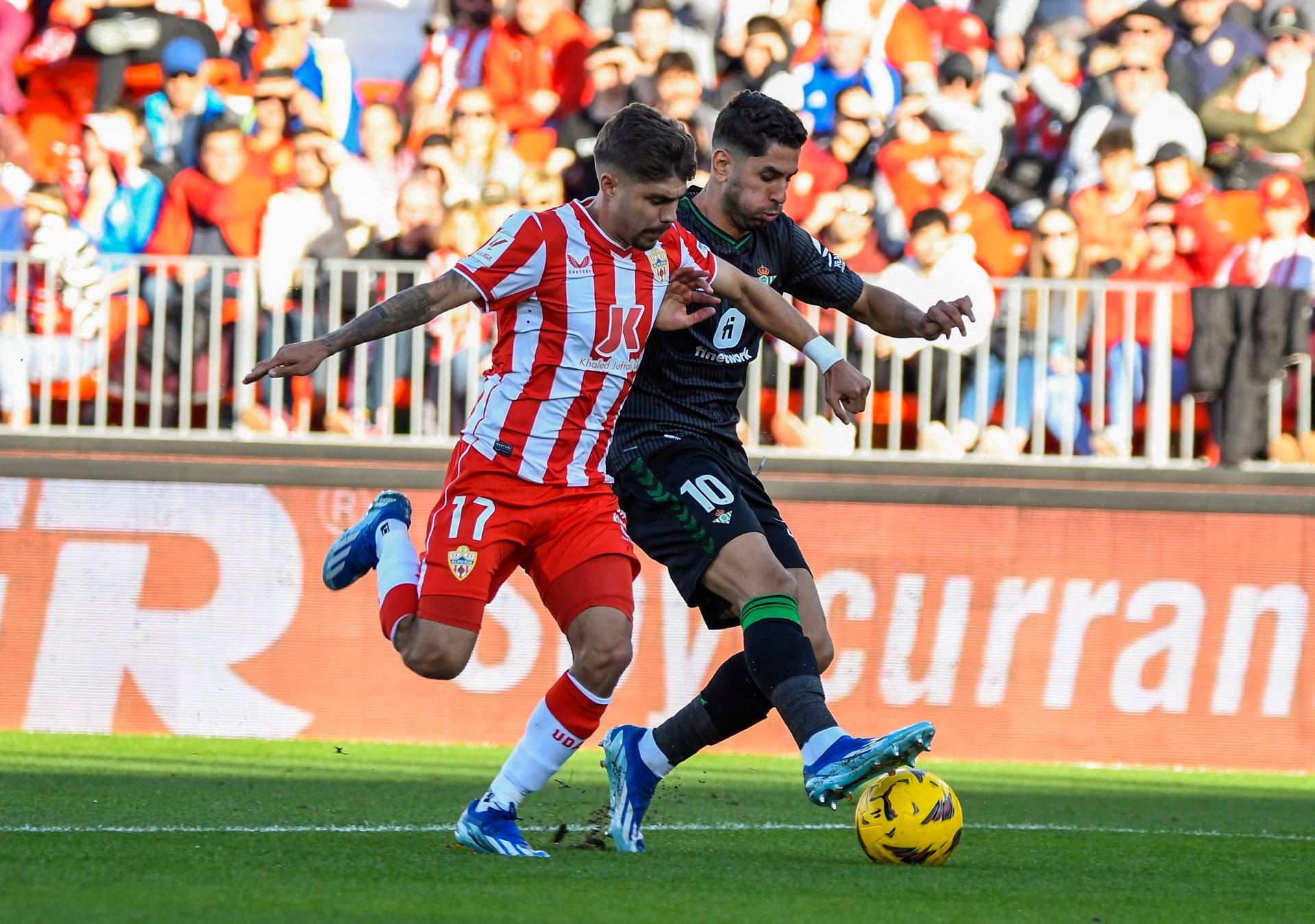 El Almería no aprovecha la ventaja y sigue sin conocer la victoria El Almería no aprovecha la ventaja y sigue sin conocer la victoria
