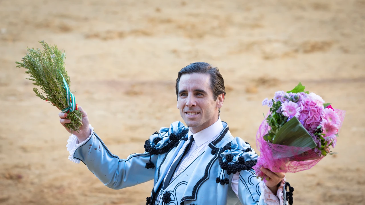 El torero Juan Ortega durante la corrida Goyesca de Ronda, perteneciente a la Feria de Pedro Romero 2022, en Ronda.