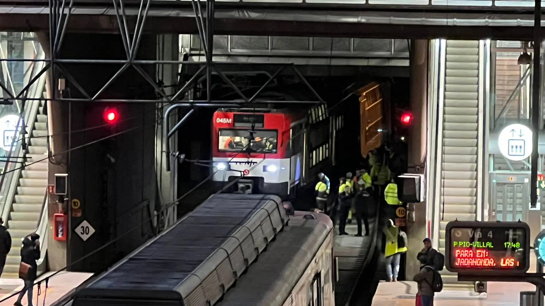 Imagen de los trenes de Renfe parados en la estación de Atocha