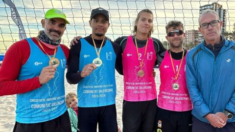 Voley Playa Poniente Benidorm gana en San Juan