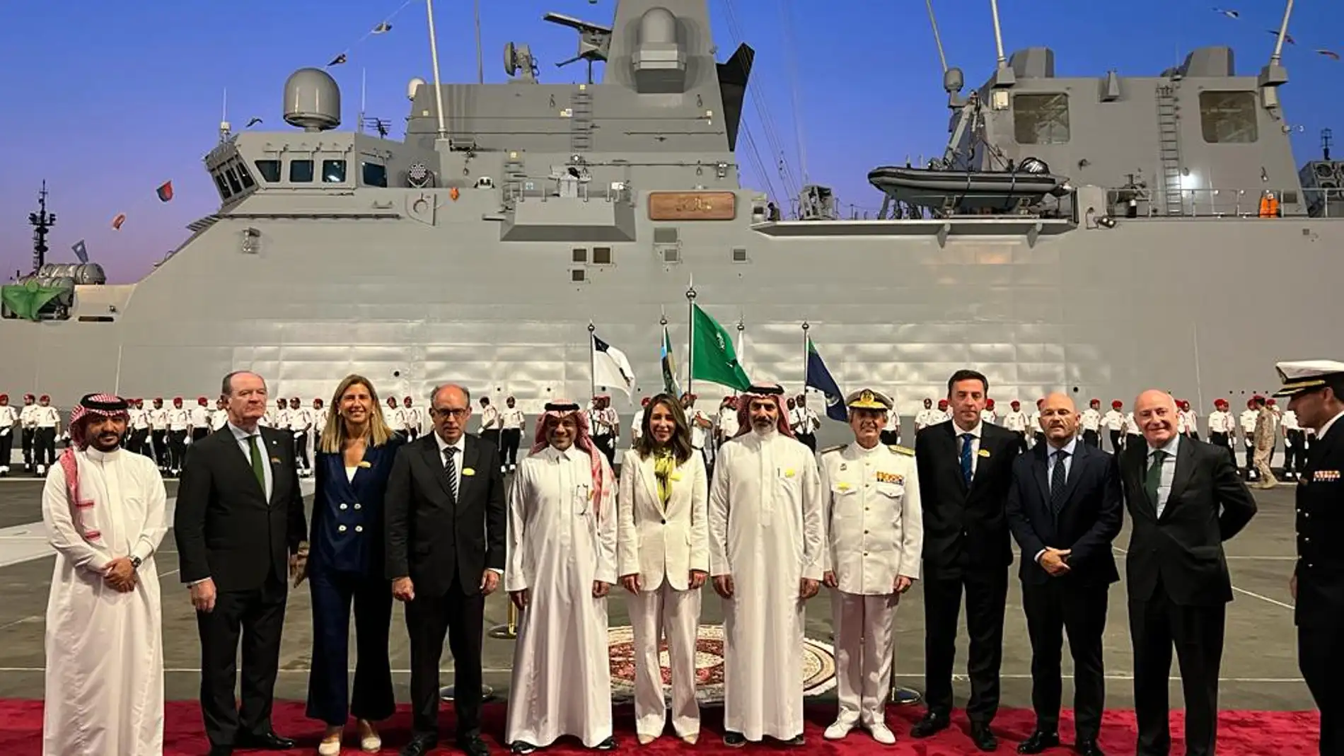 Foto de familia en la entrega a la Real Marina de Arabia Saudí 