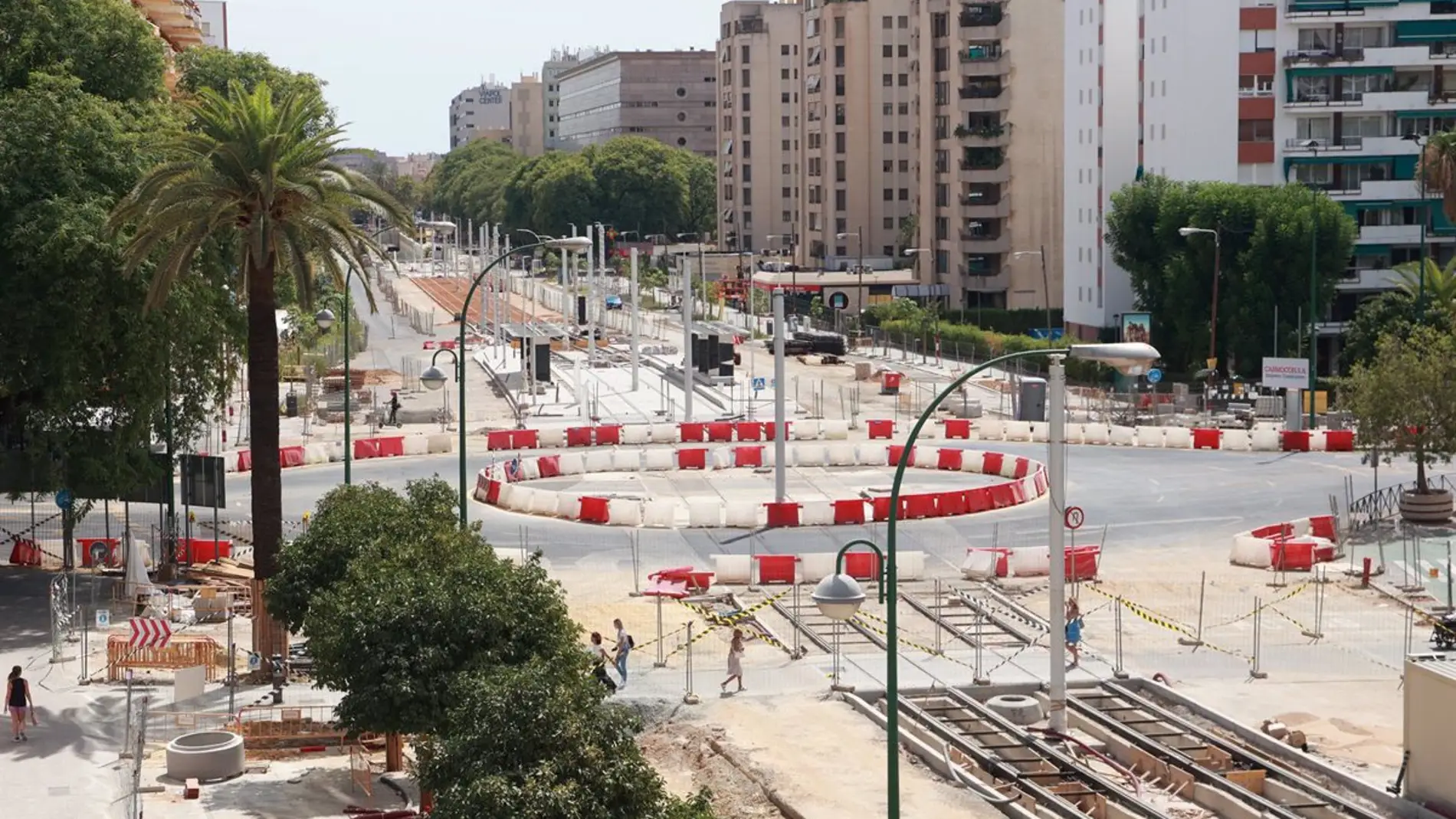 Imagen de archivo de las obras del tranvía en la avenida San Francisco Javier en Sevilla.