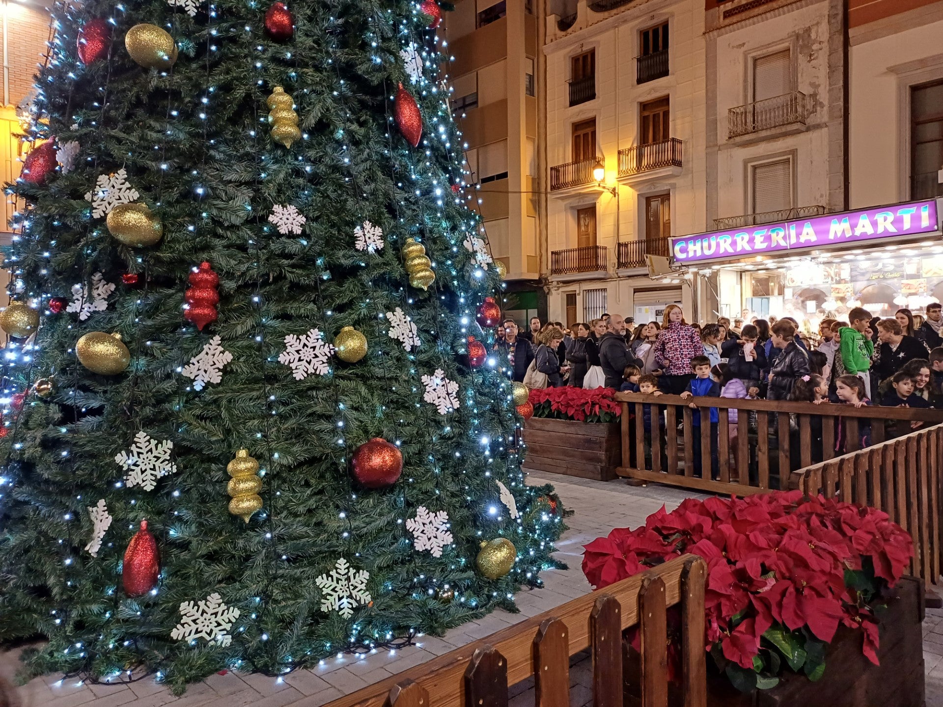 El Ayuntamiento de Nules convoca un concurso de decoración navideña de balcones y fachadas El Ayuntamiento de Nules convoca un concurso de decoración navideña de balcones y fachadas