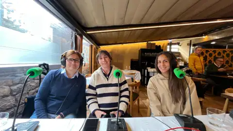 Estrella Díaz, Isa Guerrero y Encarni, fútbol femenino en Onda Deportiva Málaga en Asador Iñaki Estrella Díaz, Isa Guerrero y Encarni, fútbol femenino en Onda Deportiva Málaga en Asador Iñaki
