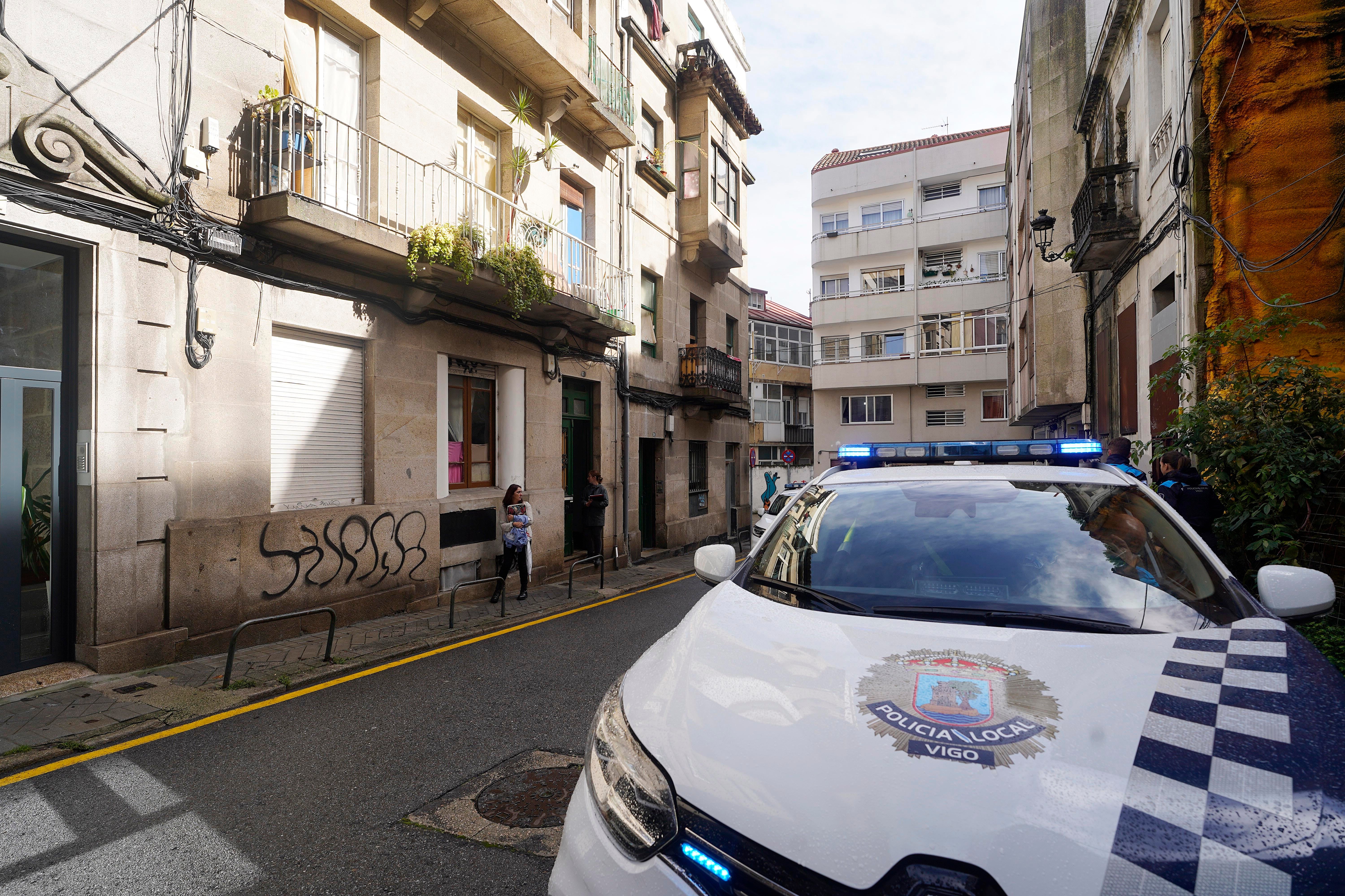 Detenido un hombre en Vigo por pegar a su hijo con un cinturón tras discutir por el teléfono móvil Detenido un hombre en Vigo por pegar a su hijo con un cinturón tras discutir por el teléfono móvil