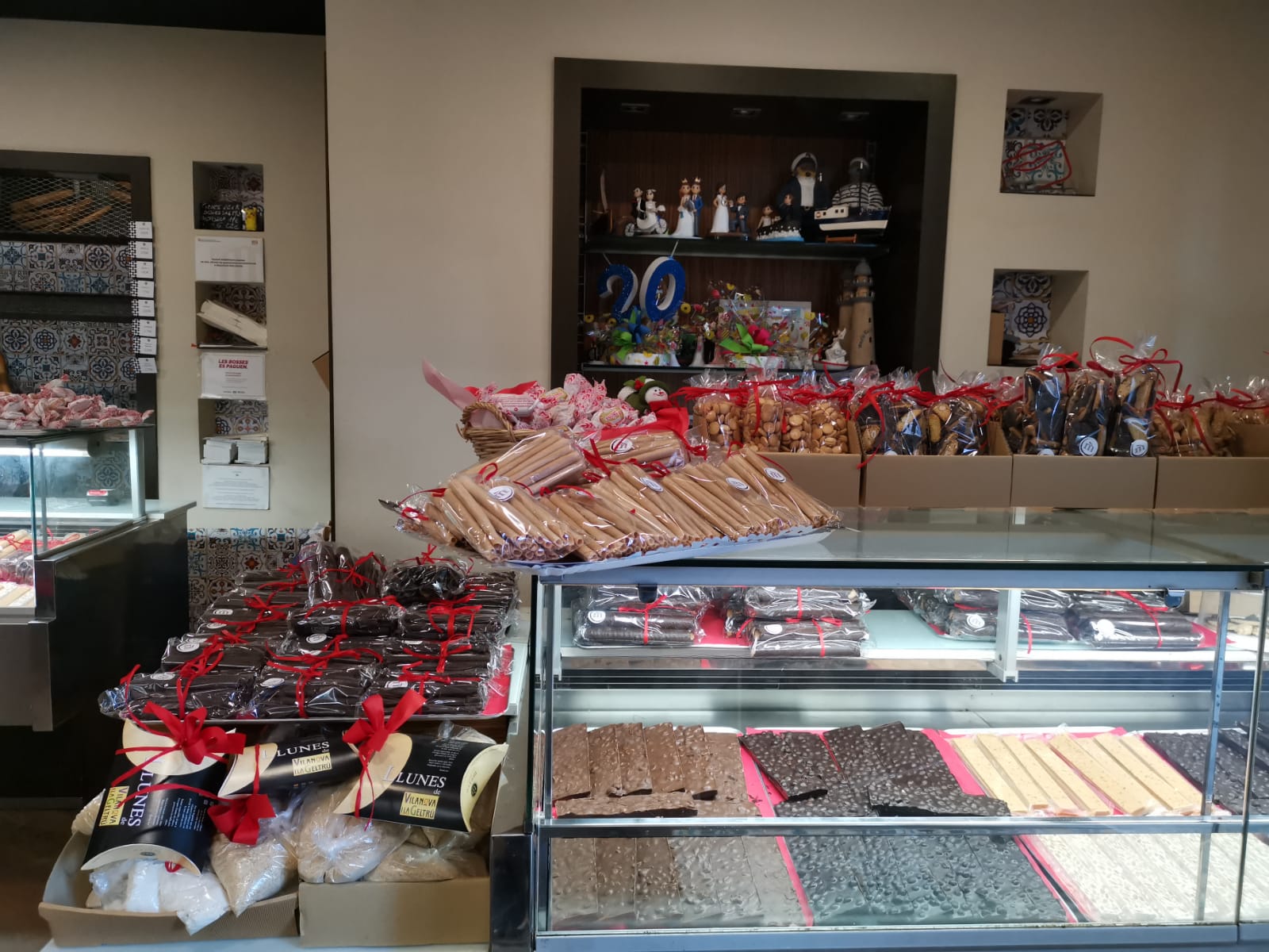 El Nadal més dolç: torrons, panetones, bombons, polvorons i Llunes de Vilanova El Nadal més dolç: torrons, panetones, bombons, polvorons i Llunes de Vilanova