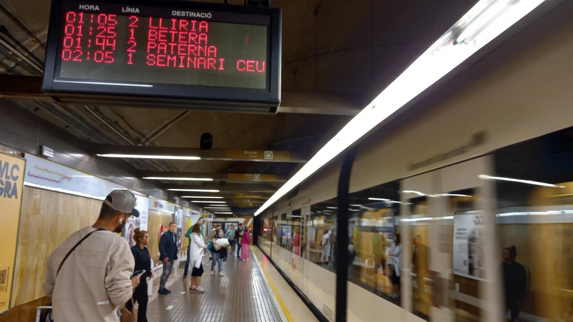 Metrovalencia ofrece servicio nocturno estos días por el puente de diciembre Metrovalencia ofrece servicio nocturno estos días por el puente de diciembre