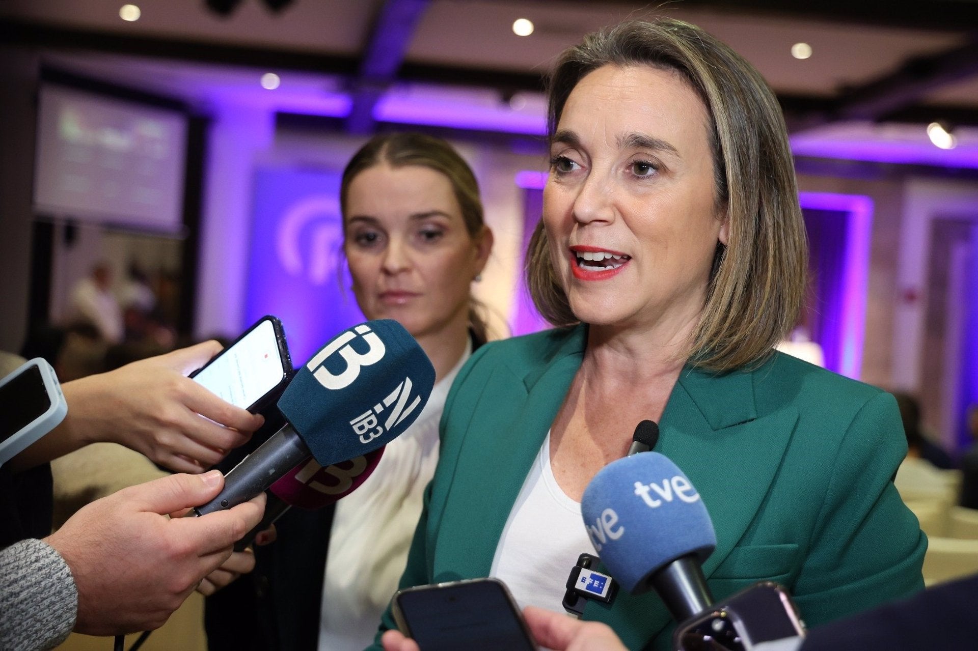 Gamarra pide a Vox que evite el "enfrentamiento infructuoso" con el PP y defiende a Antoni Costa Gamarra pide a Vox que evite el "enfrentamiento infructuoso" con el PP y defiende a Antoni Costa