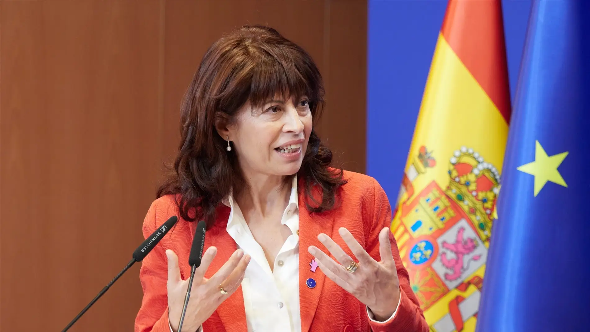 La ministra de Igualdad, Ana Redondo, durante una rueda de prensa tras una reunión informal ministerial de Igualdad