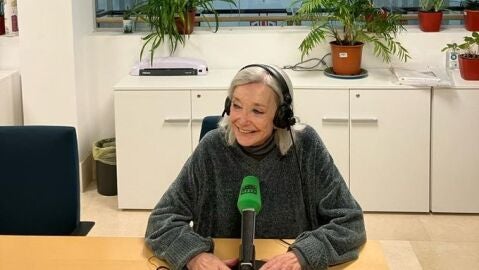 Nuria Espert, en los micr&oacute;fonos de 'Julia en la onda'.