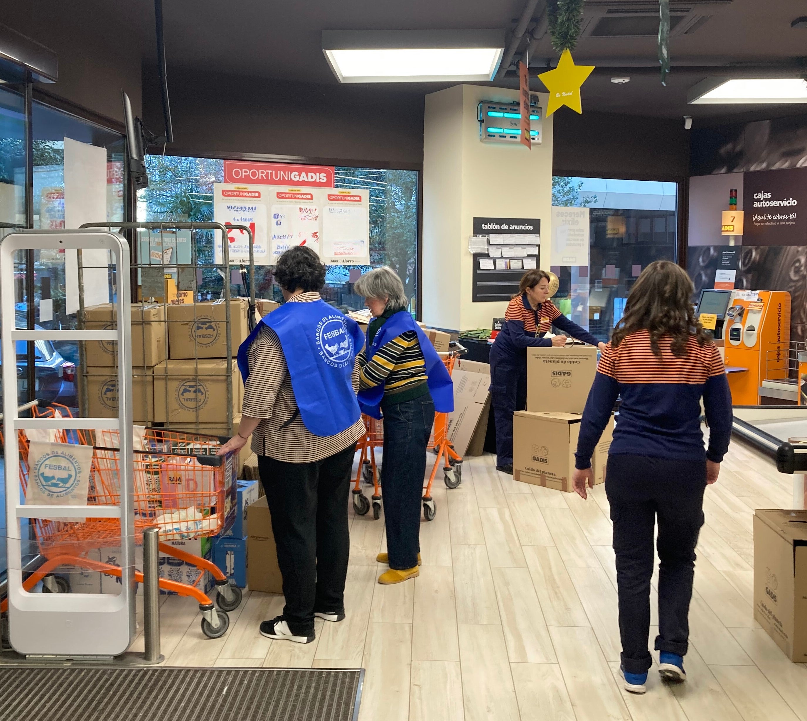 Os clientes de Gadis aportan 168.300 Quilos de alimentos na campaña "La Gran Recogida" Os clientes de Gadis aportan 168.300 Quilos de alimentos na campaña "La Gran Recogida"