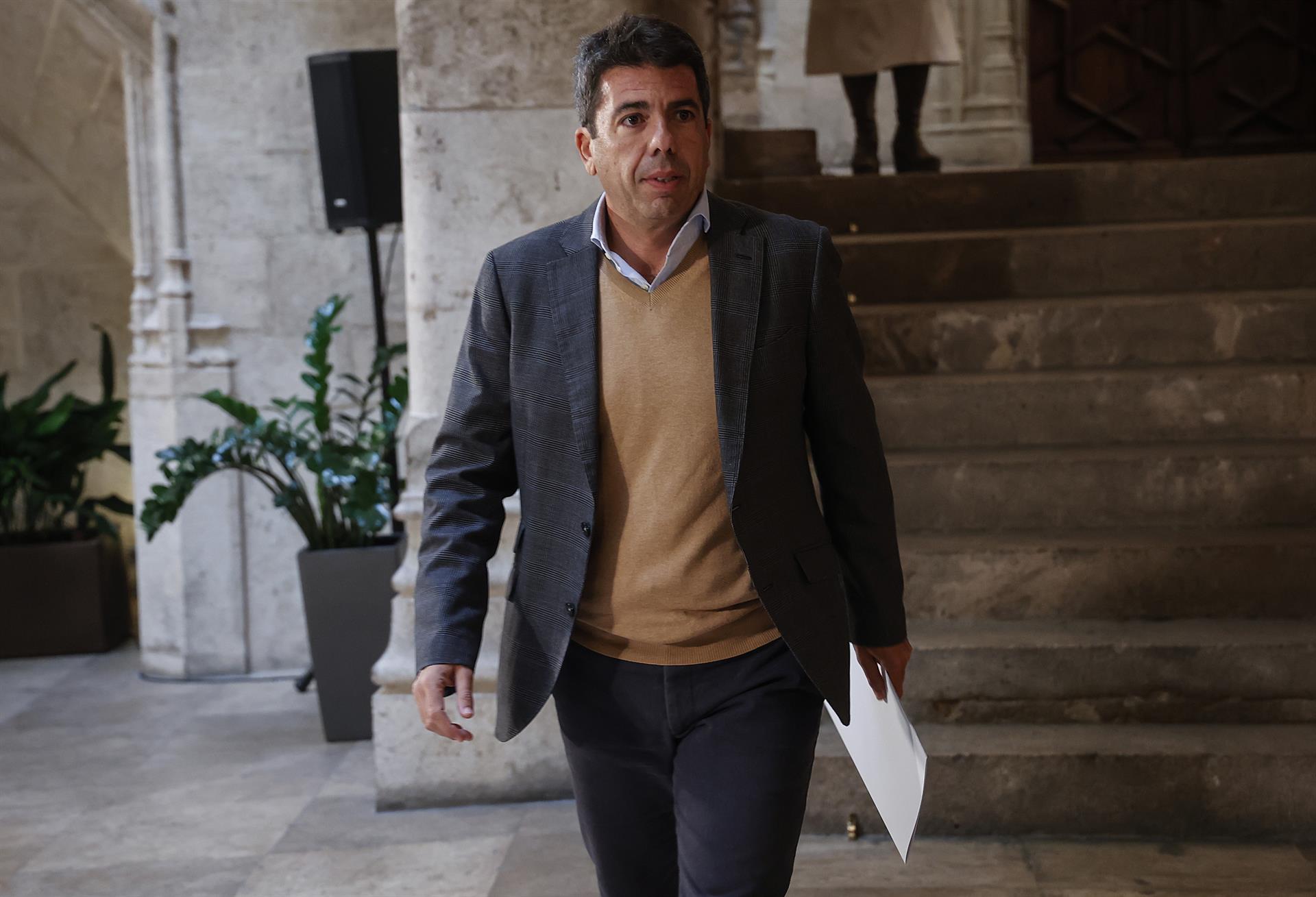 Mazón defiende que el Bono Viaje 2024 ayudará al sector a "desestacionalizar" en temporada baja Mazón defiende que el Bono Viaje 2024 ayudará al sector a "desestacionalizar" en temporada baja