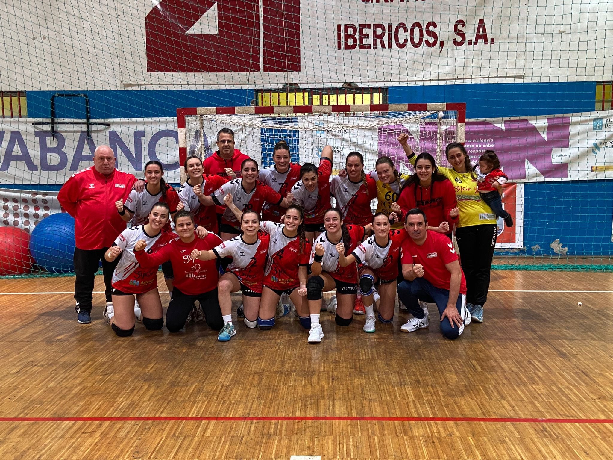 Balonmano Gijón gana a pares Balonmano Gijón gana a pares