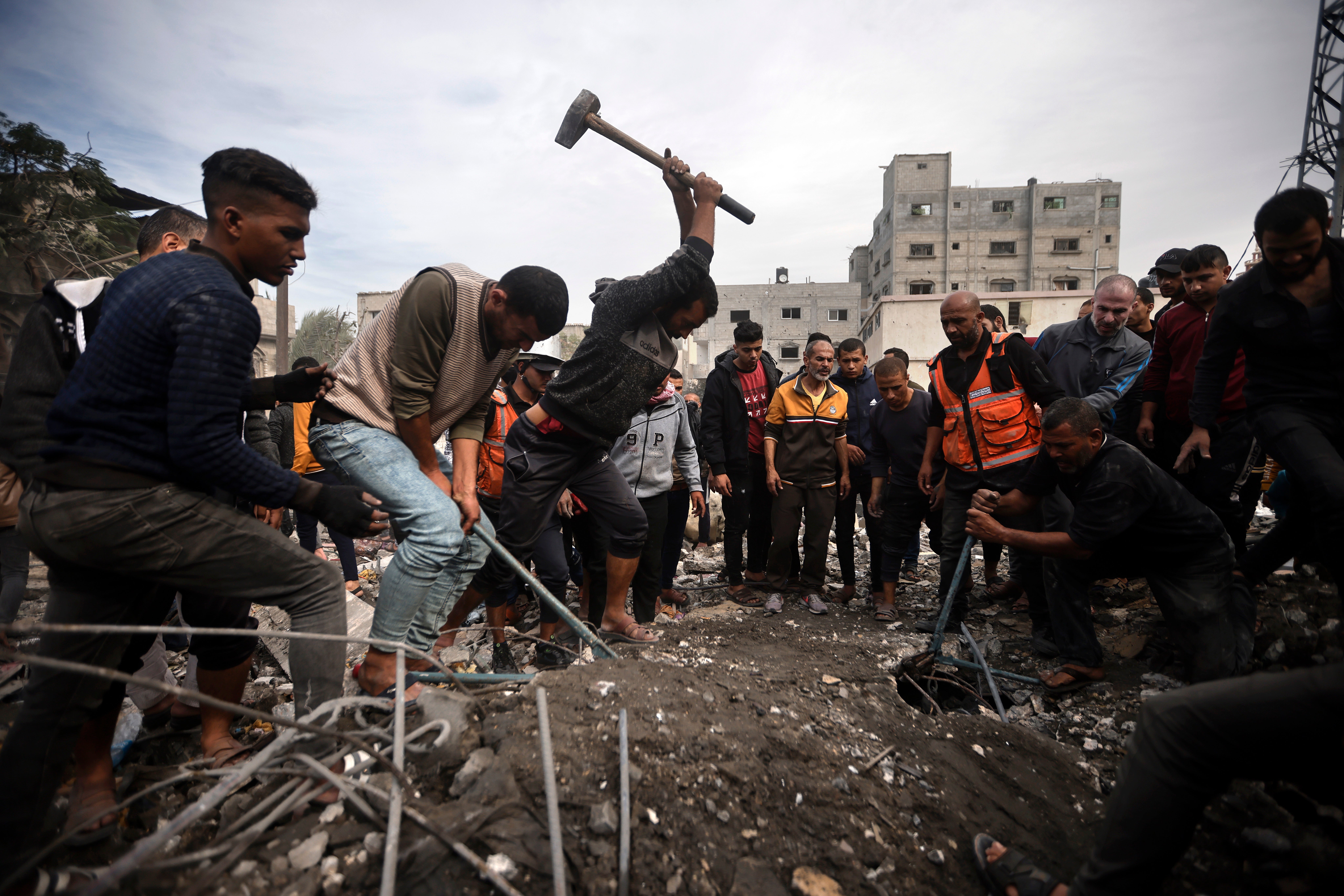 Israel sigue con su ofensiva y ataca más de 250 objetivos en Gaza durante el último día Israel sigue con su ofensiva y ataca más de 250 objetivos en Gaza durante el último día