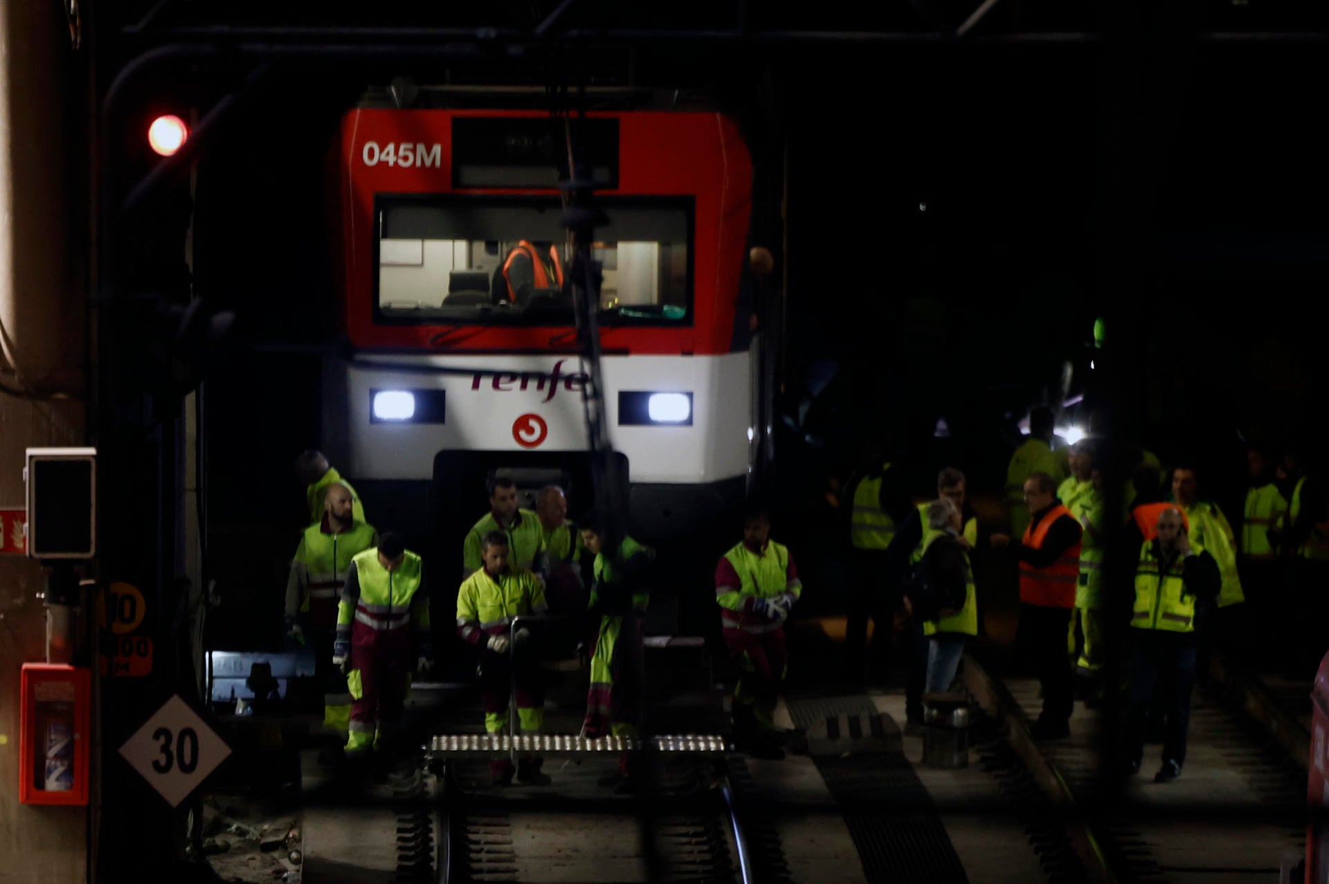 Restablecida la circulación entre Atocha y Recoletos tras el tercer descarrilamiento en menos de dos semanas Restablecida la circulación entre Atocha y Recoletos tras el tercer descarrilamiento en menos de dos semanas