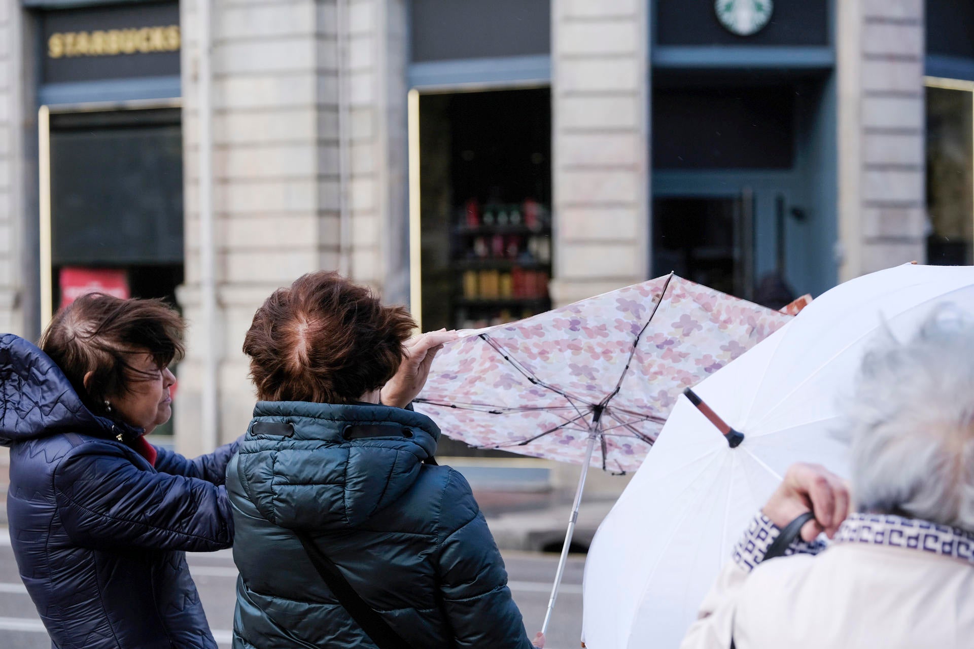 El viento y el oleaje mantienen en alerta a nueve provincias este sábado El viento y el oleaje mantienen en alerta a nueve provincias este sábado