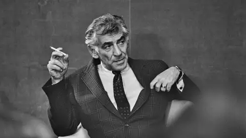 El pianista, compositor y director de orquesta, Leonard Bernstein El pianista, compositor y director de orquesta, Leonard Bernstein