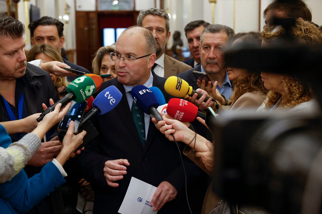 El PP duda de que Sánchez quiera pactar con Feijóo al estar "amordazado" por sus socios El PP duda de que Sánchez quiera pactar con Feijóo al estar "amordazado" por sus socios