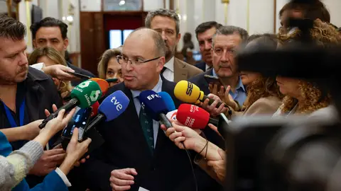 El PP duda de que Sánchez quiera pactar con Feijóo al estar "amordazado" por sus socios El nuevo portavoz del PP, Miguel Tellado,este viernes en el Congreso de los Diputados en Madrid.