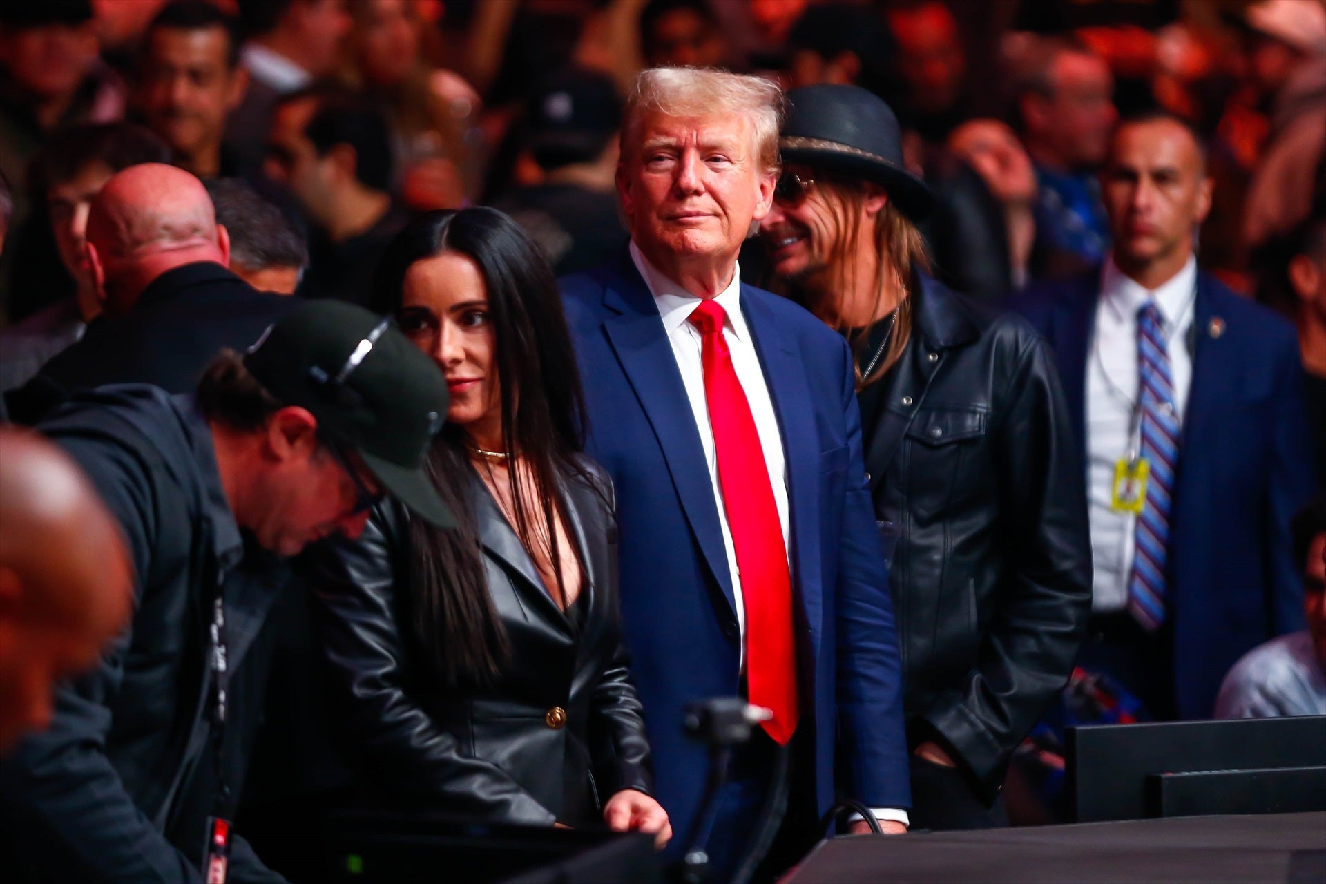 Trump aventaja en cuatro puntos a Biden en un nuevo sondeo a menos de un año de las presidenciales Trump aventaja en cuatro puntos a Biden en un nuevo sondeo a menos de un año de las presidenciales