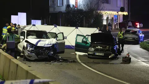 Imagen de los dos vehículos implicados en un accidente que se ha producido hoy viernes en la carretera PO-313 en la localidad de Marín, Pontevedra y en el que han fallecido dos varones de 16 y 17 años a la salida del casco urbano de la localidad pontevedresa. Imagen de los dos vehículos implicados en un accidente que se ha producido hoy viernes en la carretera PO-313 en la localidad de Marín, Pontevedra y en el que han fallecido dos varones de 16 y 17 años a la salida del casco urbano de la localidad pontevedresa.