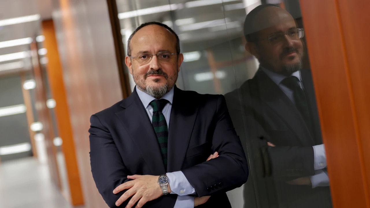 El presidente del PP de Cataluña, Alejandro Fernández, durante una entrevista con EFE