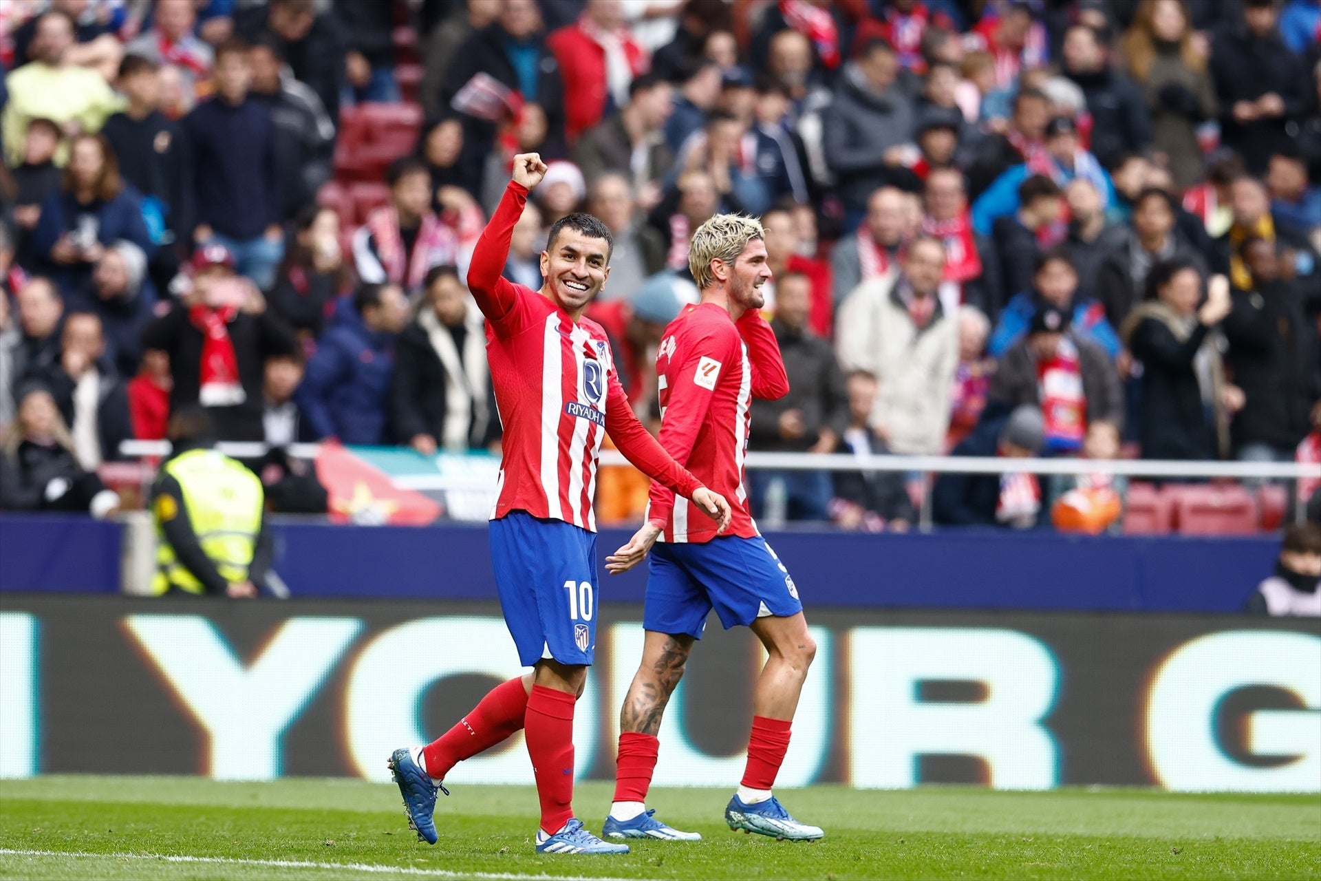 El Atlético acaba sufriendo para llevarse la victoria contra el Almería El Atlético acaba sufriendo para llevarse la victoria contra el Almería